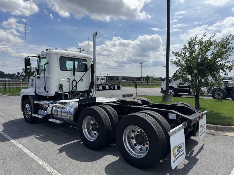 2023 Mack Anthem in Little Rock, AR — photo 3