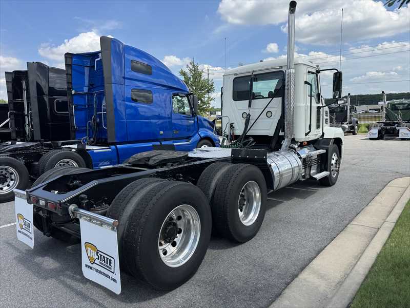 2023 Mack Anthem in Little Rock, AR — photo 4