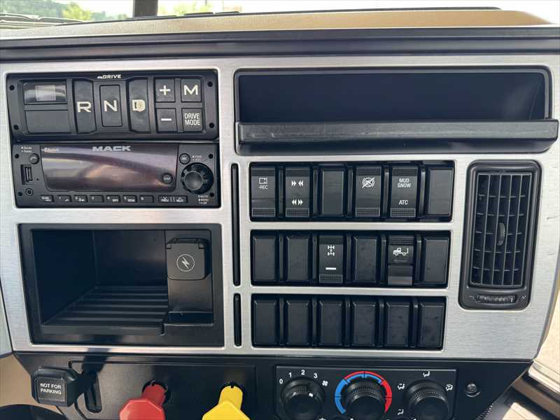 2023 Mack Anthem in Little Rock, AR — photo 8