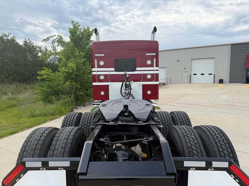 2023 Kenworth W900 in Springfield, MO — photo 3
