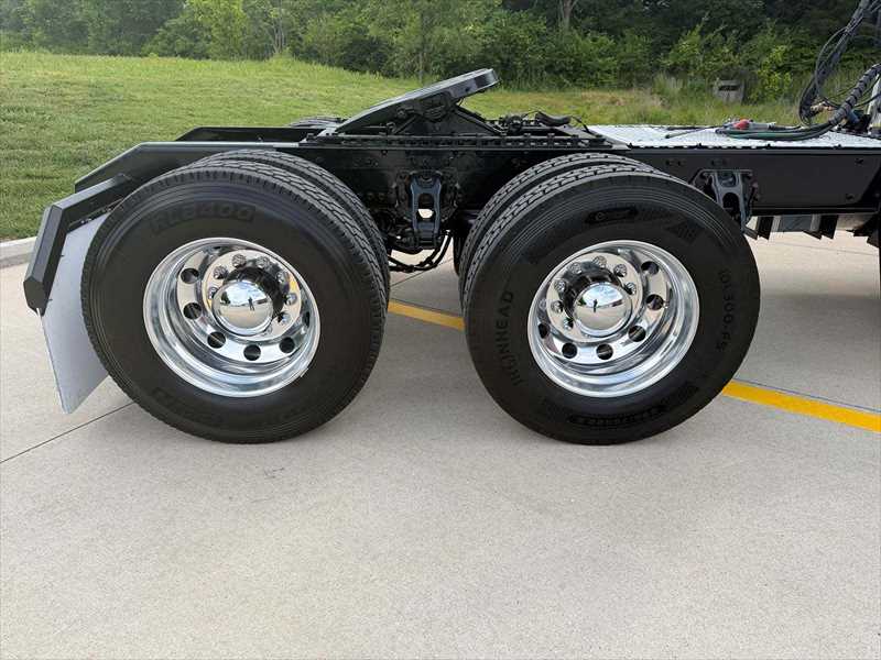 2023 Kenworth W900 in Springfield, MO — photo 4