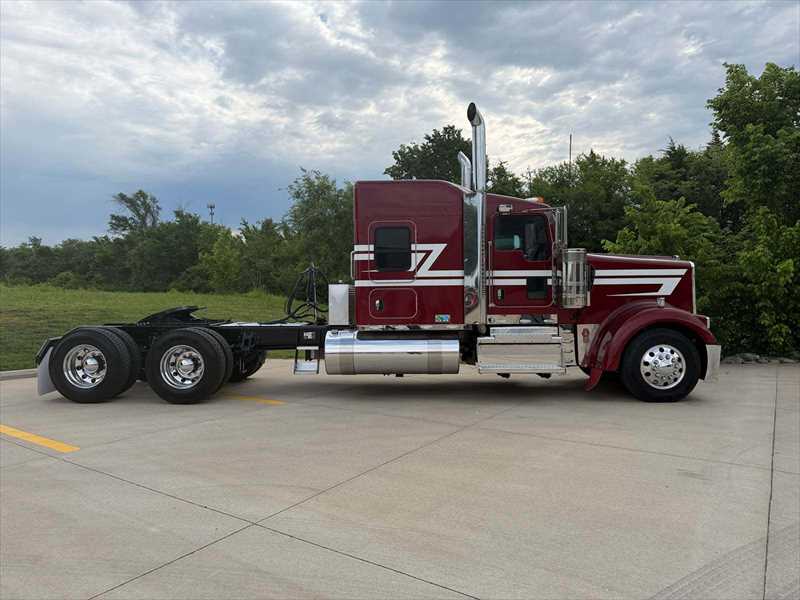 2023 Kenworth W900 in Springfield, MO — photo 5