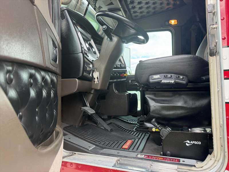 2023 Kenworth  W900L