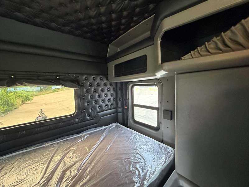 2023 Kenworth  W900L
