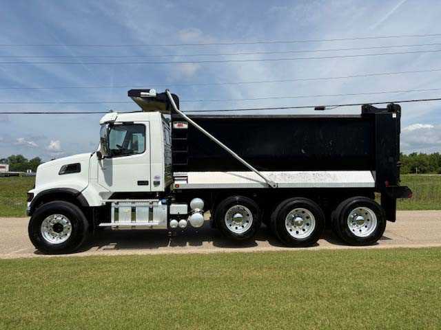 2025 Volvo  VHD84F300