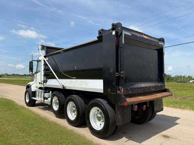 2025 Volvo  VHD84F300