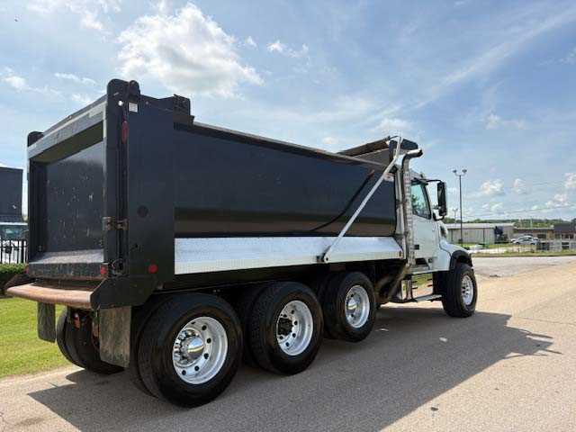 2025 Volvo  VHD84F300