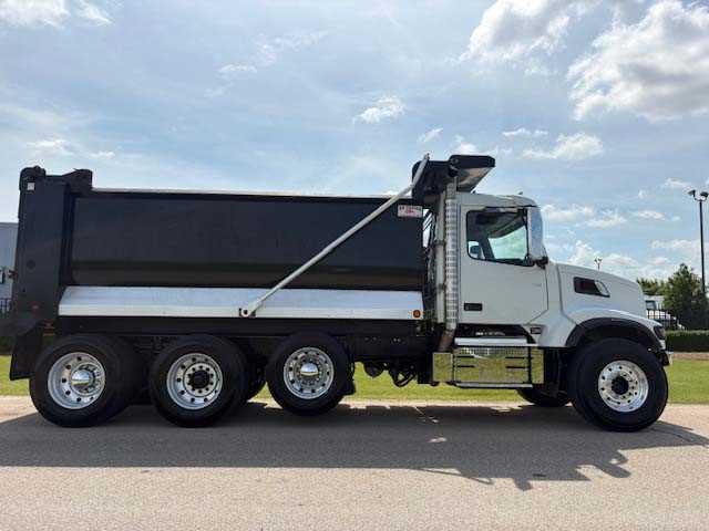 2025 Volvo  VHD84F300