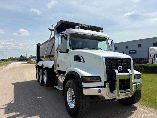 2025 Volvo  VHD84F300