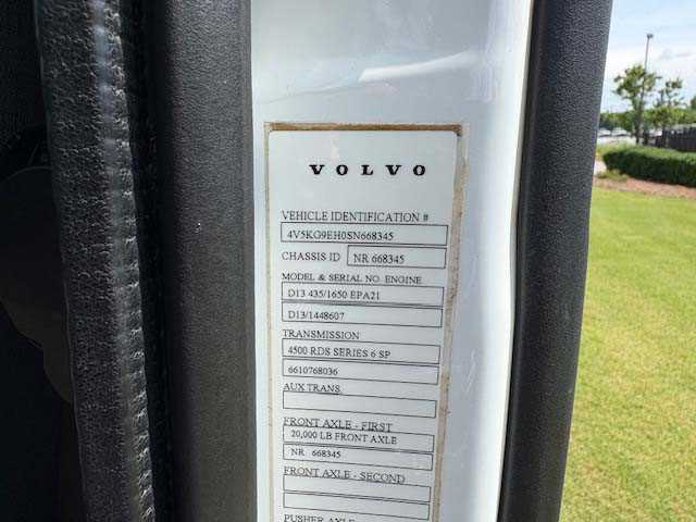 2025 Volvo  VHD84F300