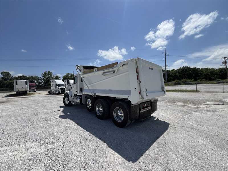 2025 Peterbilt  567