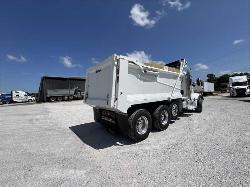 2025 Peterbilt  567