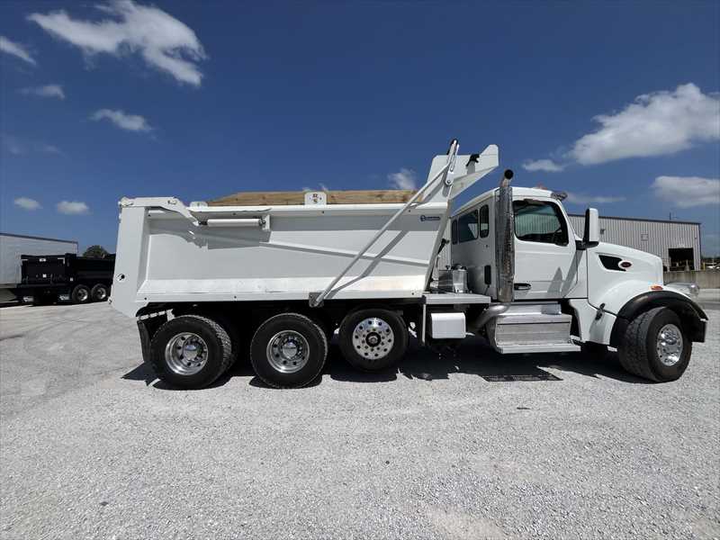 2025 Peterbilt  567