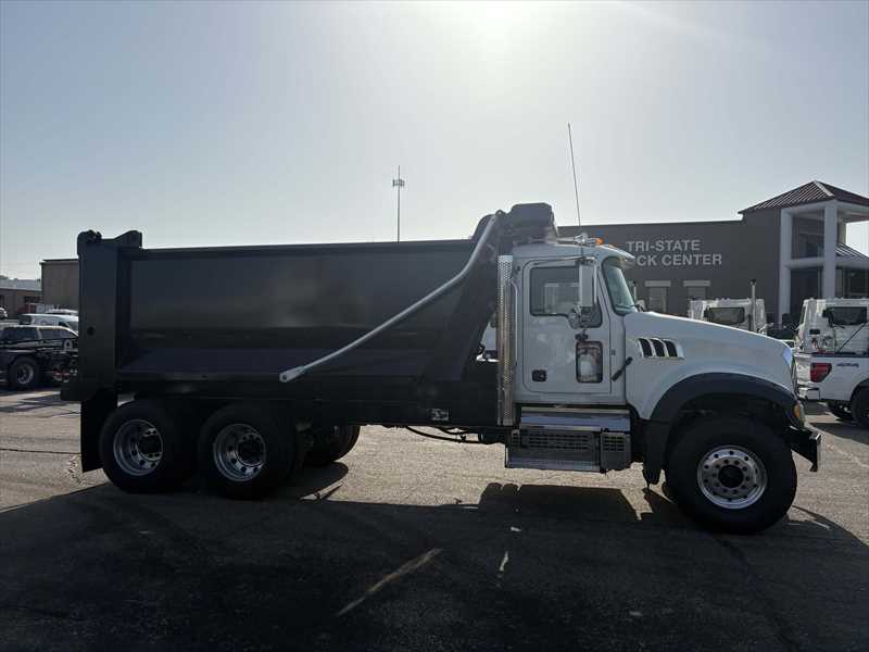 2019 Mack  GR64F