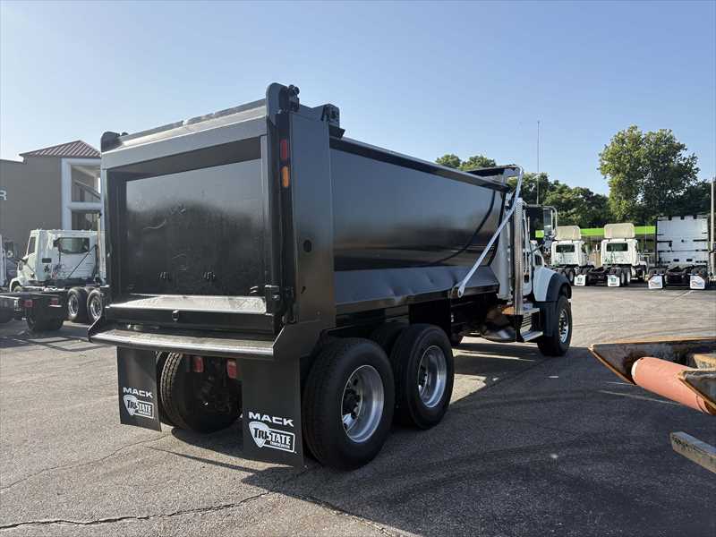2019 Mack  GR64F