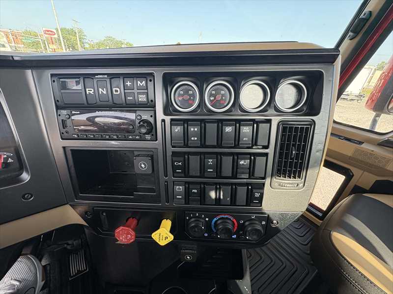 2019 Mack  GR64F