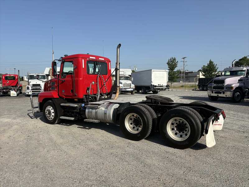 2022 Mack Anthem in Memphis, TN — photo 3