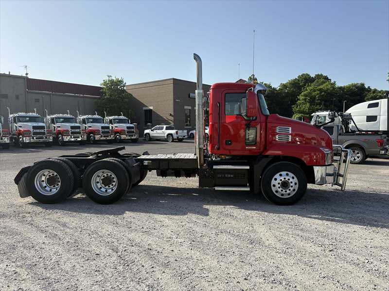 2022 Mack Anthem in Memphis, TN — photo 7