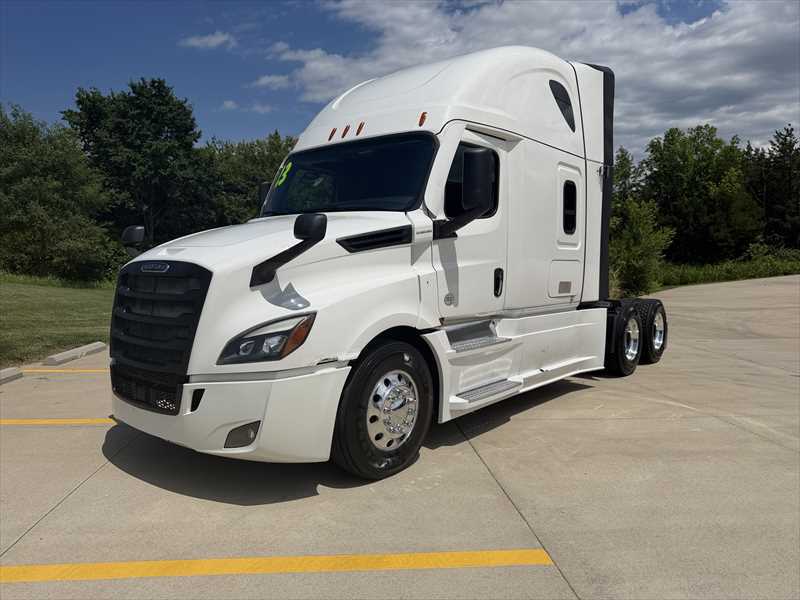 2023 Freightliner  Cascadia