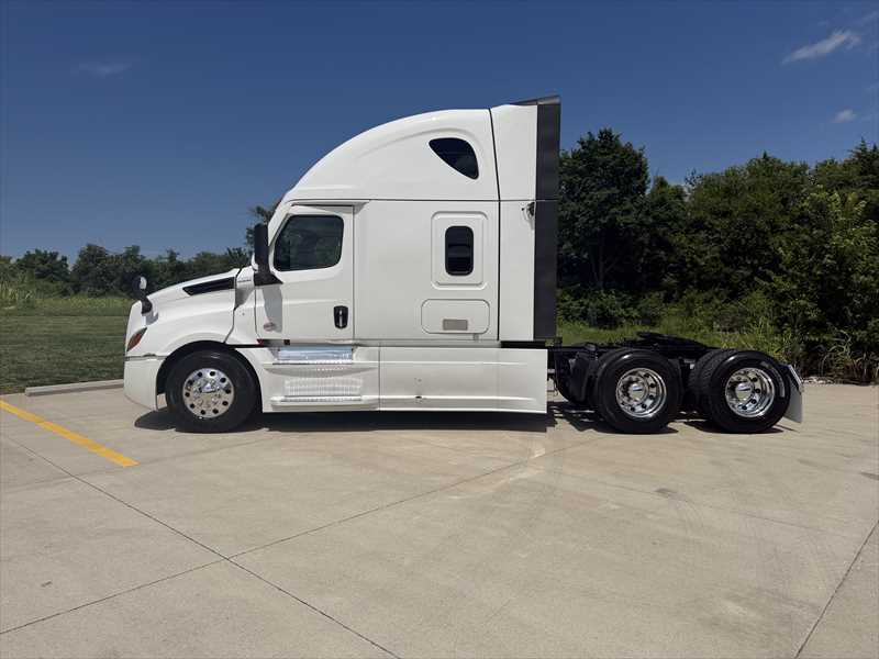 2023 Freightliner  Cascadia