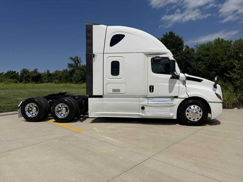 2023 Freightliner  Cascadia