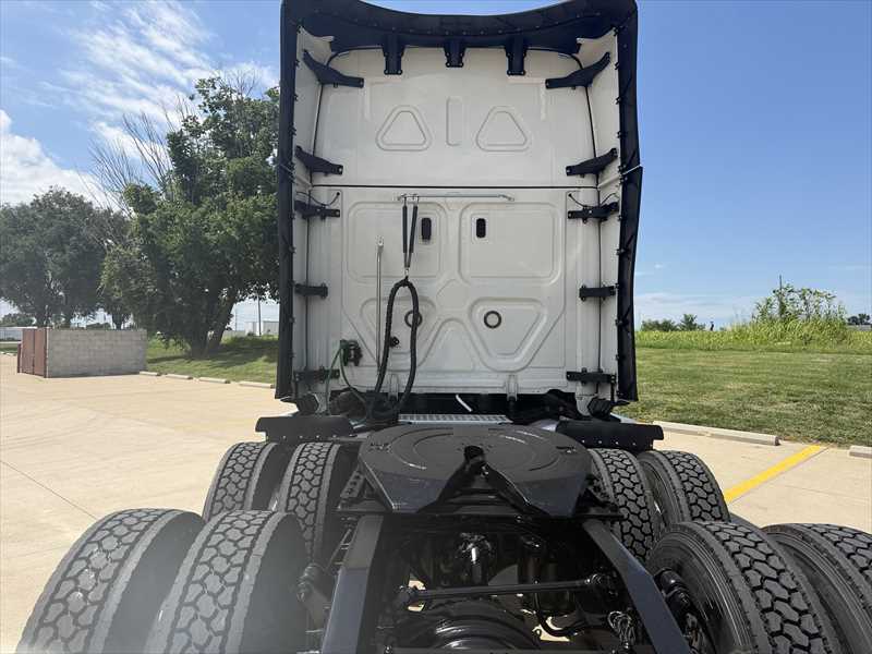 2023 Freightliner  Cascadia