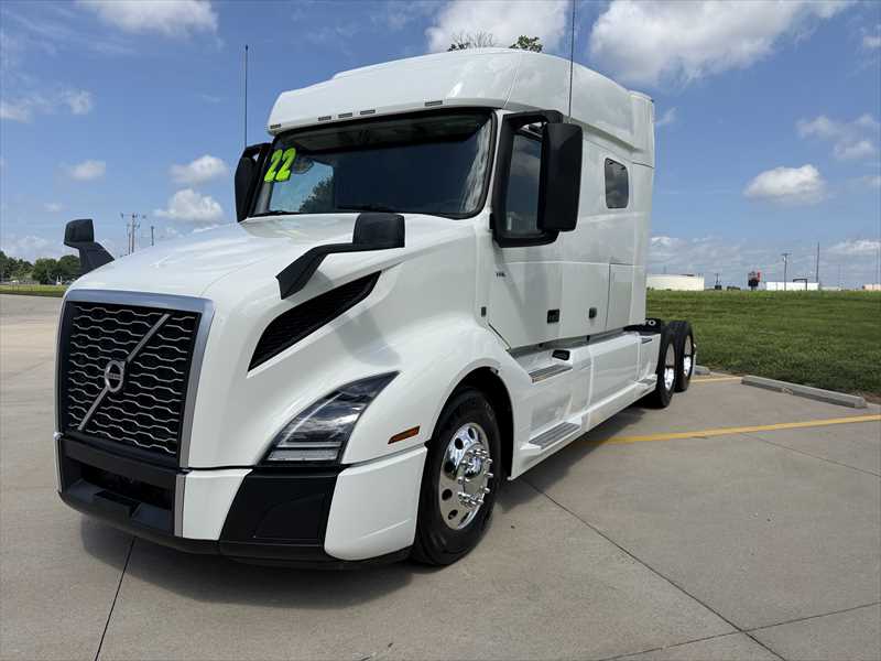 2022 Volvo VNL 860 in Springfield, MO