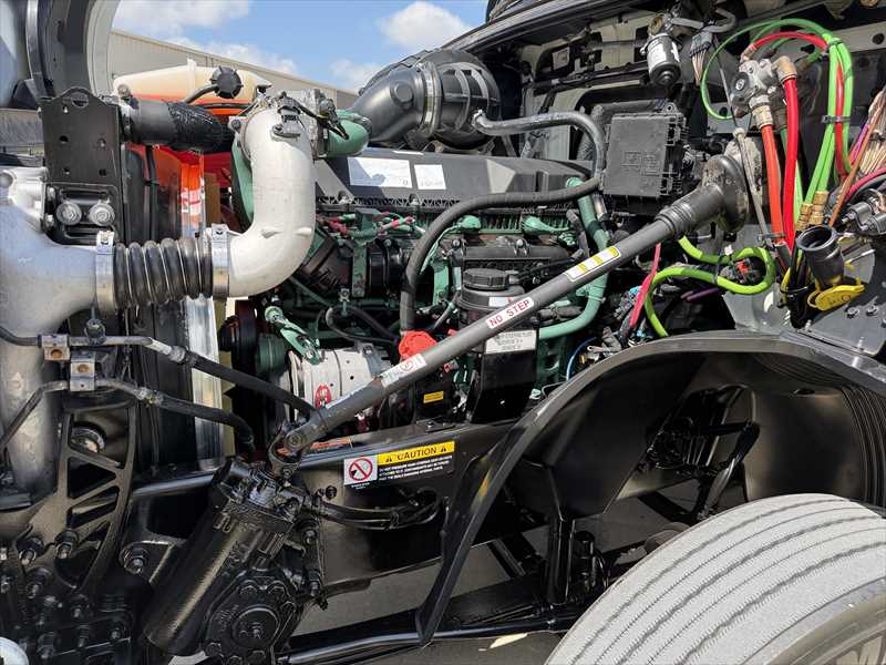 2022 Volvo VNL 860 in Springfield, MO — photo 8