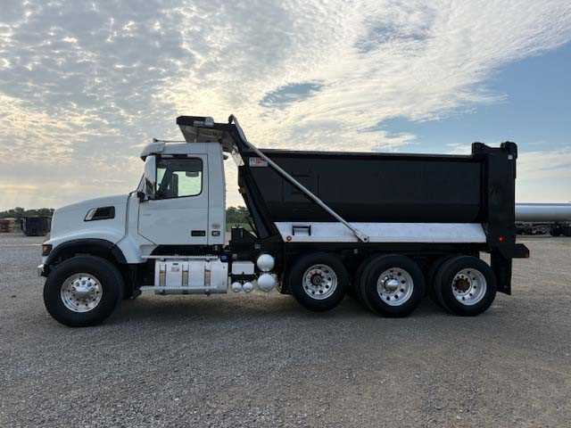 2025 Volvo  VHD84F300