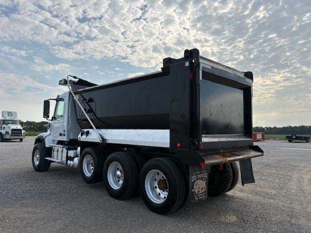 2025 Volvo  VHD84F300