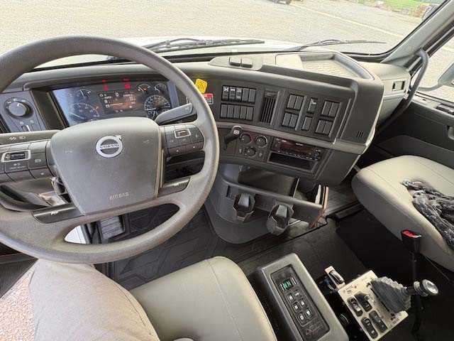 2025 Volvo  VHD84F300