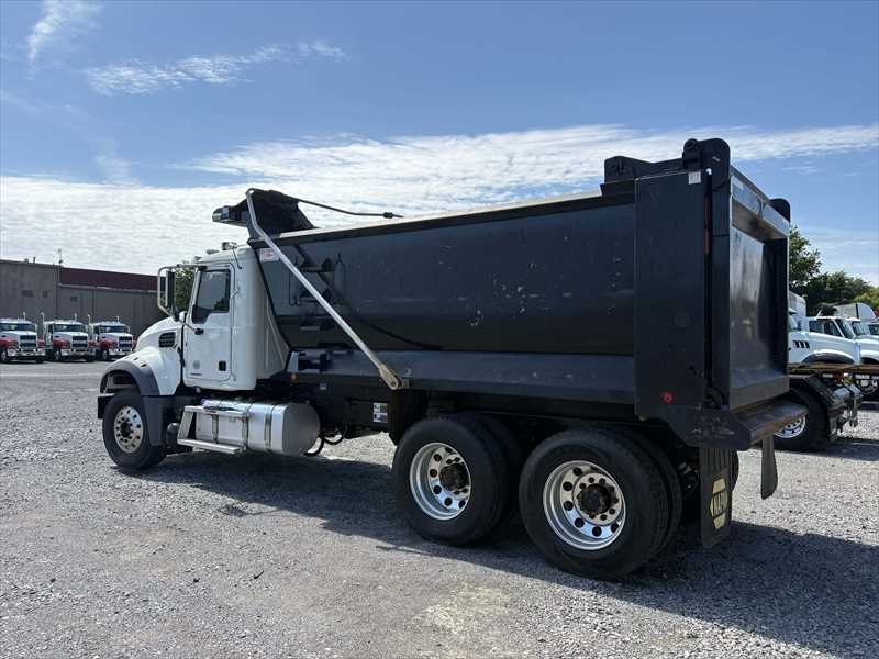 2025 Mack  GR64F