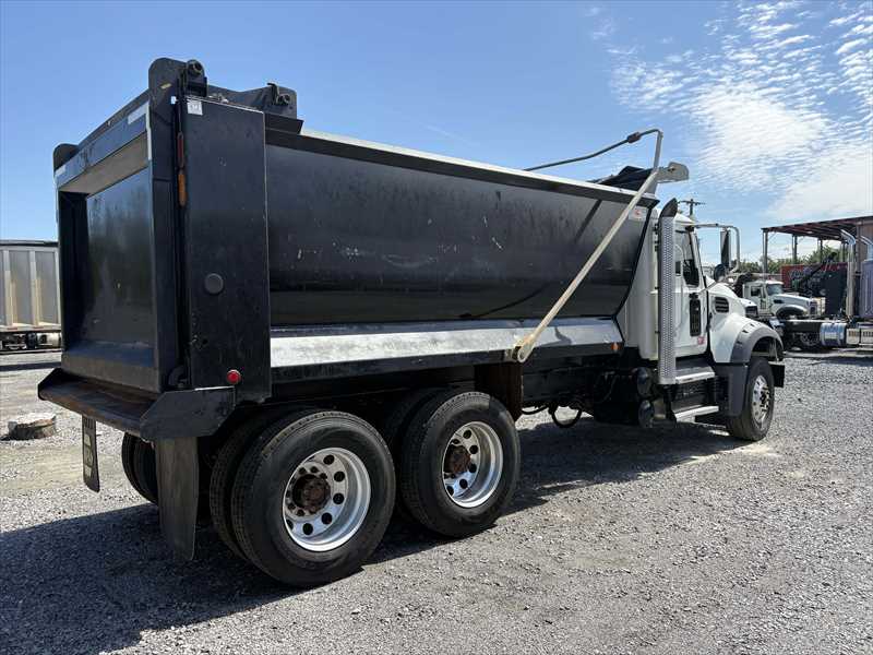 2025 Mack  GR64F