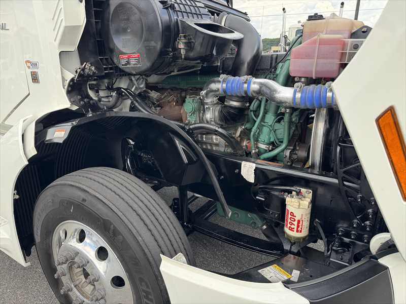 2022 Volvo VNL 860 in Little Rock, AR — photo 8
