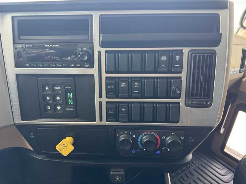 2024 Mack  GR64F