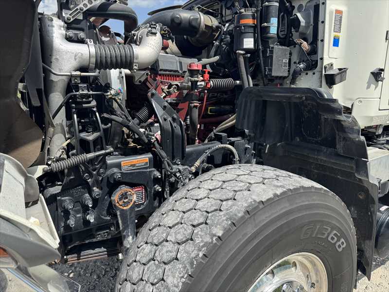 2024 Mack  GR64F