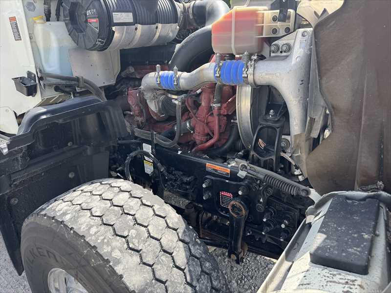 2024 Mack  GR64F