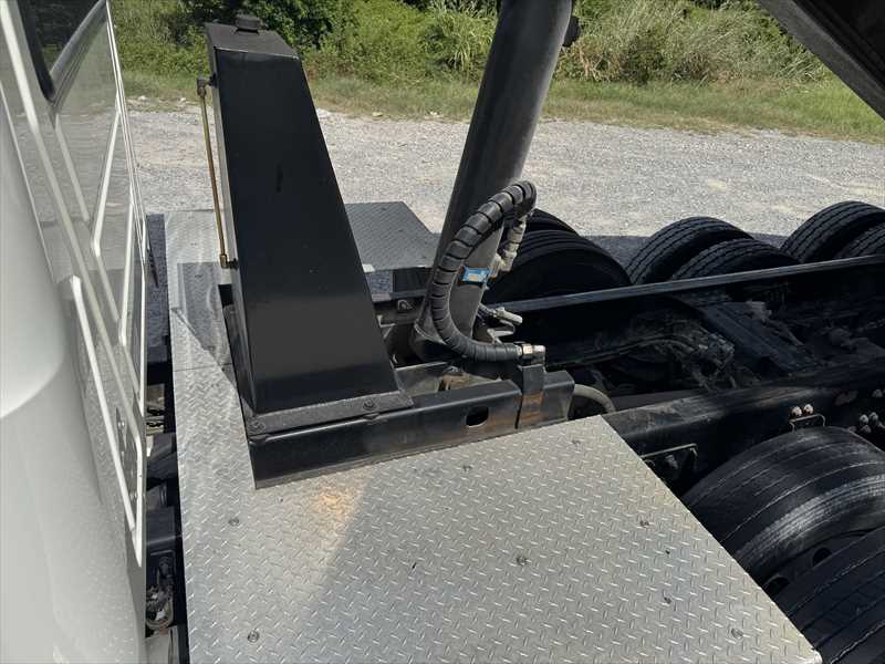 2024 Mack  GR64F