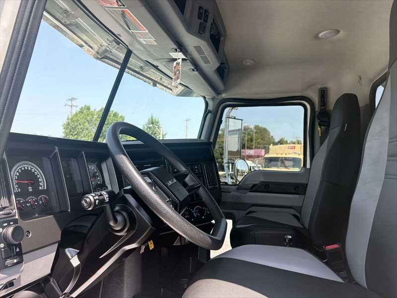 2025 Mack  GR64F