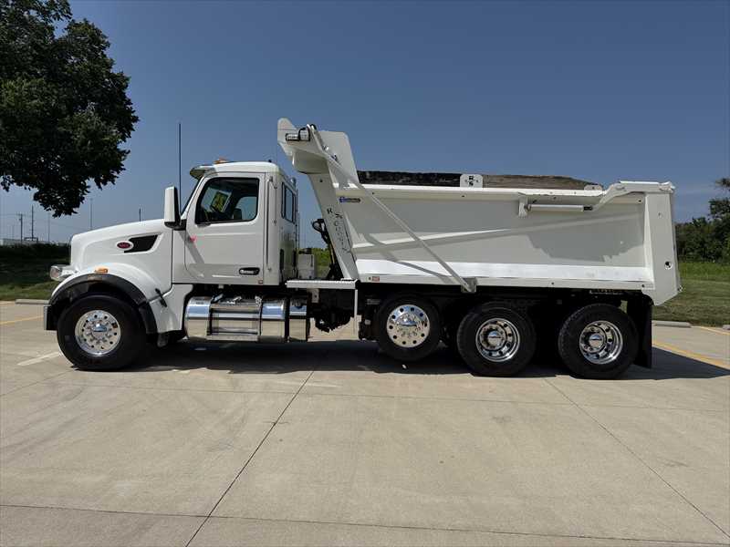 2025 Peterbilt  567