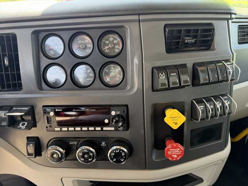 2025 Peterbilt  567