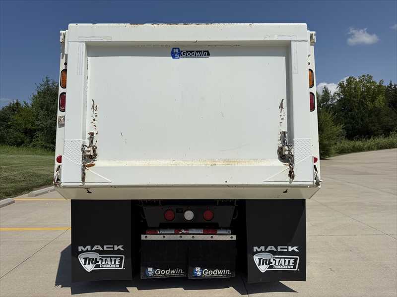 2025 Peterbilt  567