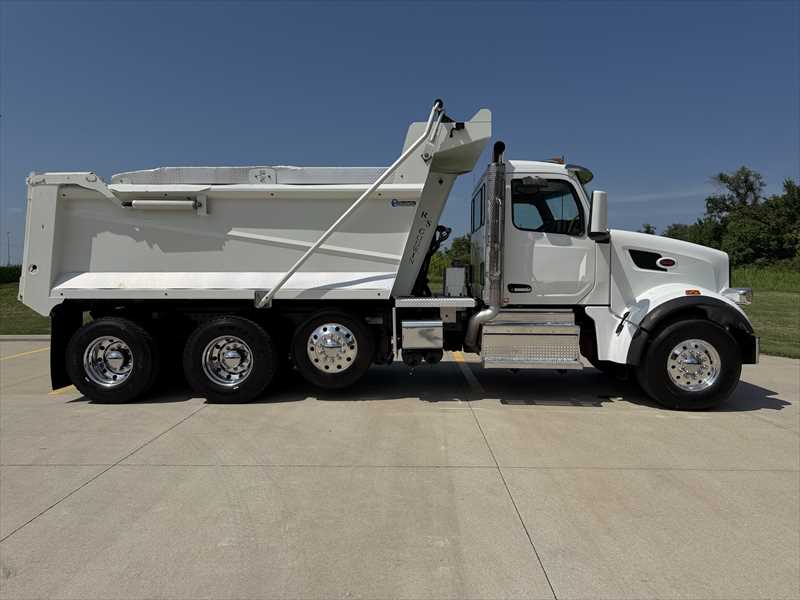 2025 Peterbilt  567