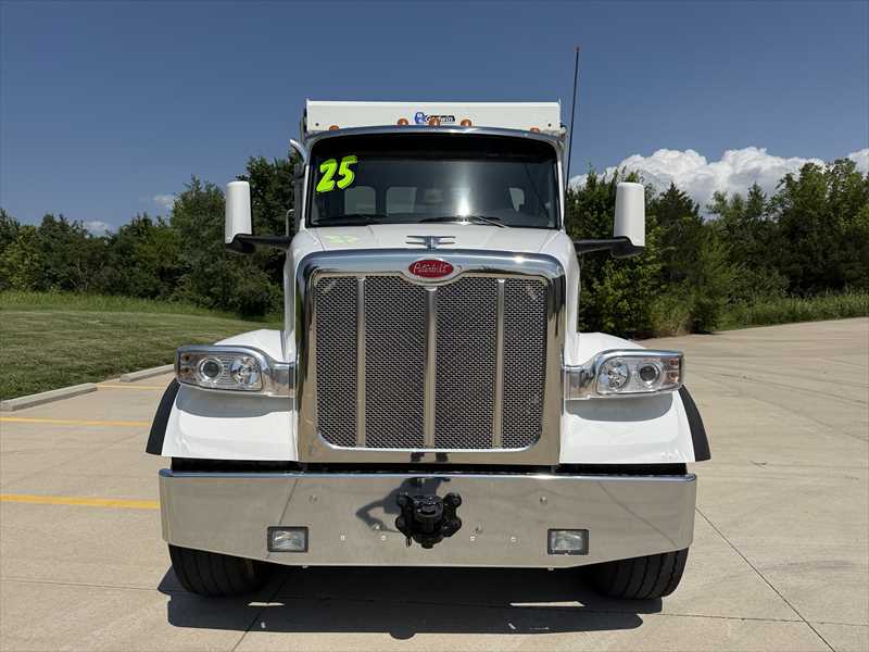 2025 Peterbilt  567