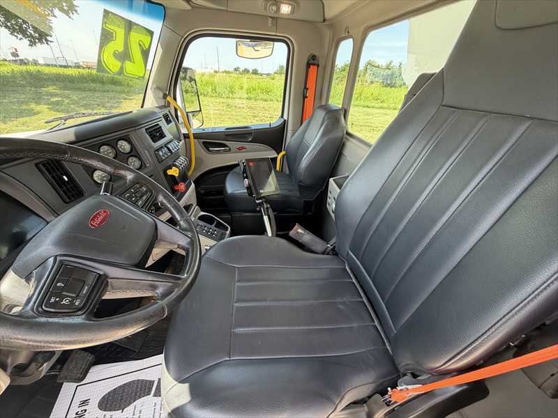 2025 Peterbilt  567