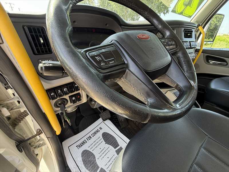2025 Peterbilt  567