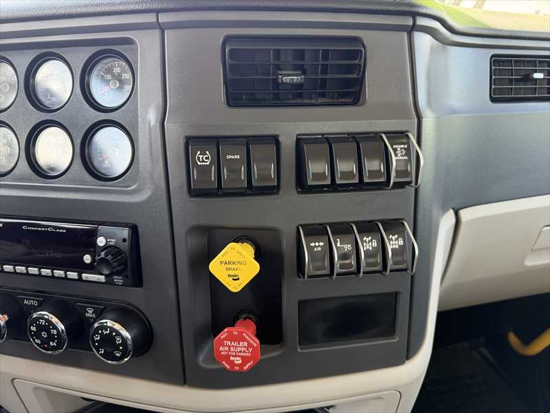 2025 Peterbilt  567