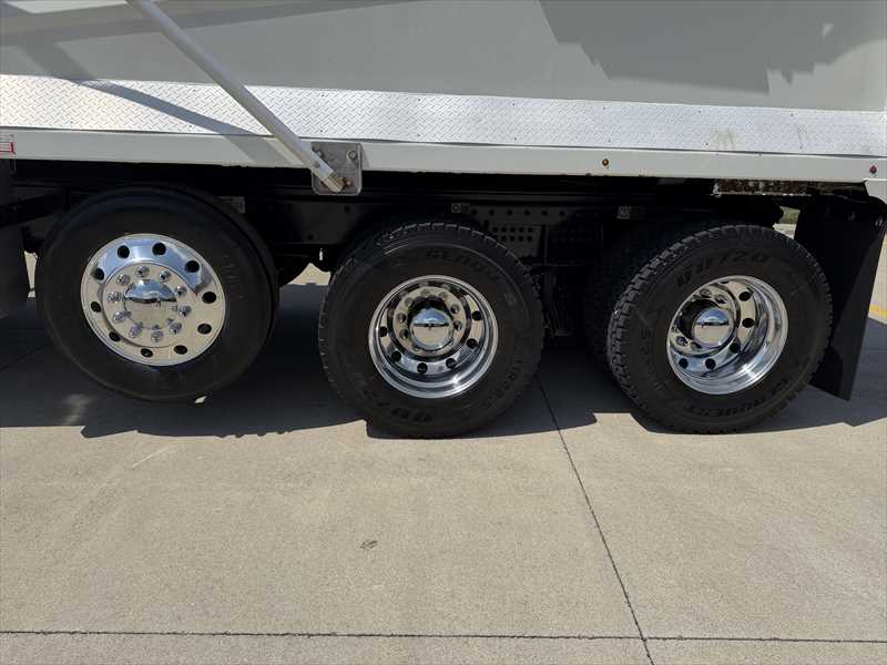 2025 Peterbilt  567