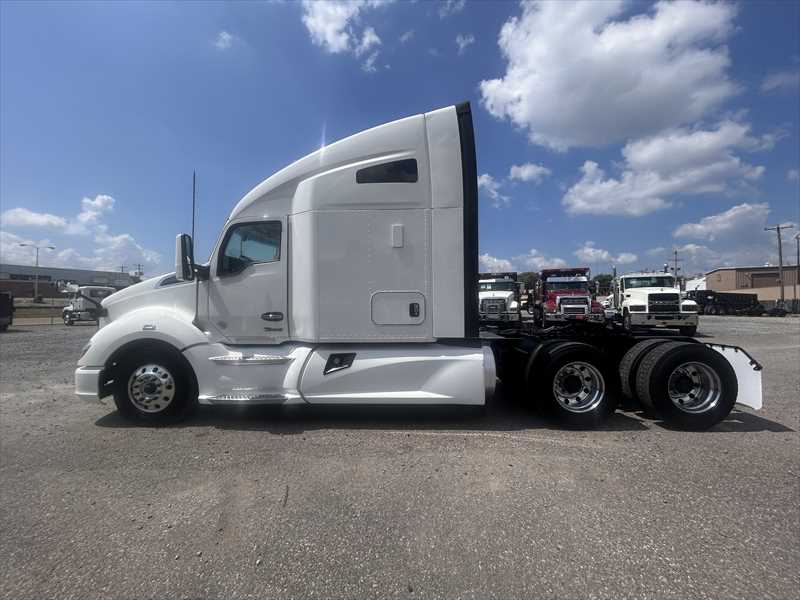 2022 Kenworth T680 in Memphis, TN — photo 2