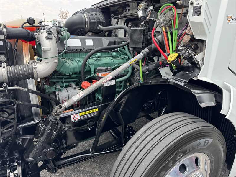 2023 Volvo VNL 860 in Little Rock, AR — photo 5